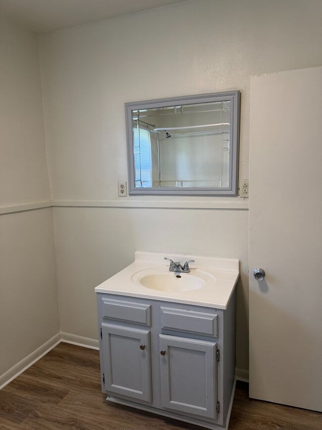 Building Photo - Nice 2 Bedroom Home for Rent in Concord School District