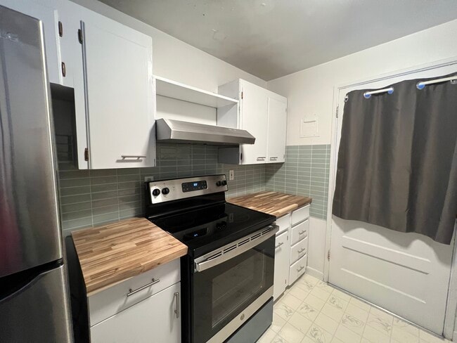 Building Photo - 3701 S Hooker St