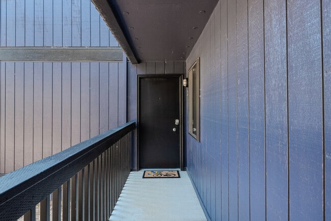 Building Photo - 2348 S Vermont St