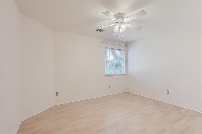 Building Photo - 3001 Rainy River Dr