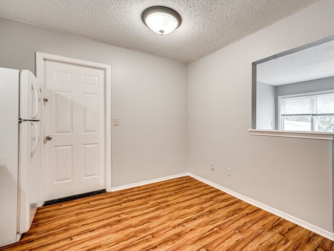 Building Photo - Cute home in Shawnee