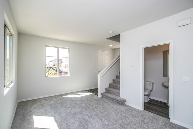 Building Photo - 3Br Home $1799 59th Ave/Broadway
