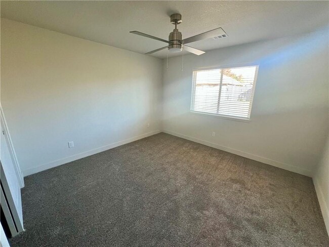 Building Photo - 662 White Oak St