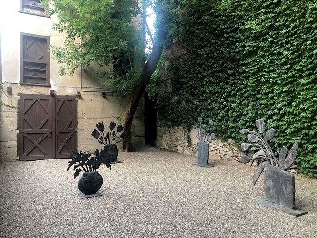 Building Photo - 362 1/2 Warren St