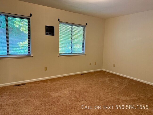 Building Photo - 3377 Kelly Ln