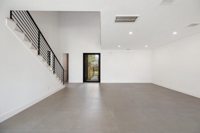 Building Photo - 1420 Primrose St