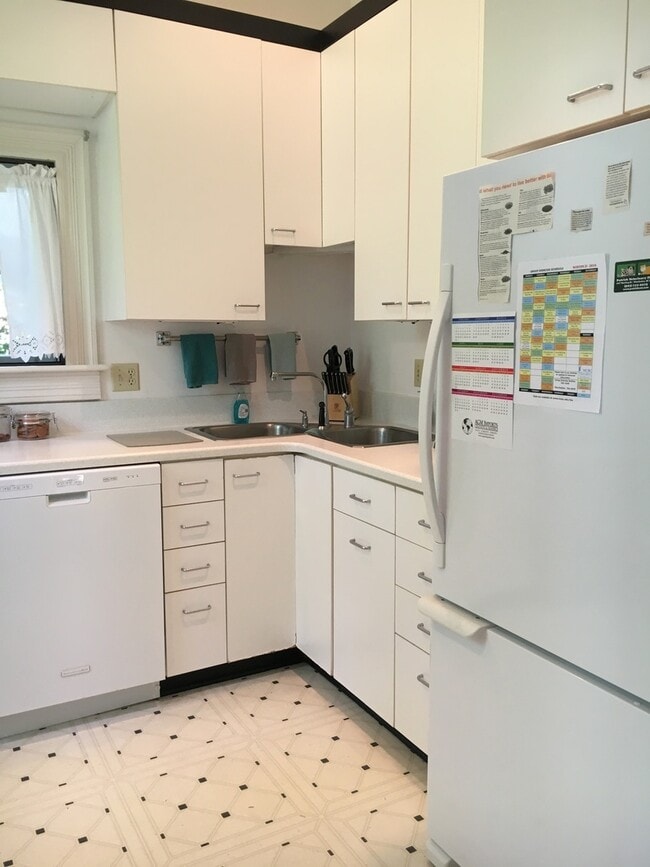 Building Photo - Charming Fully Furnished Garden CottageLlocated in South of Broad