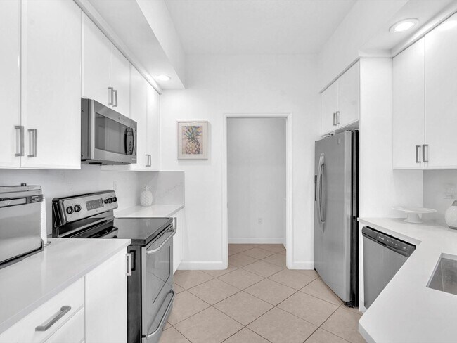 Building Photo - 801 S Olive Ave