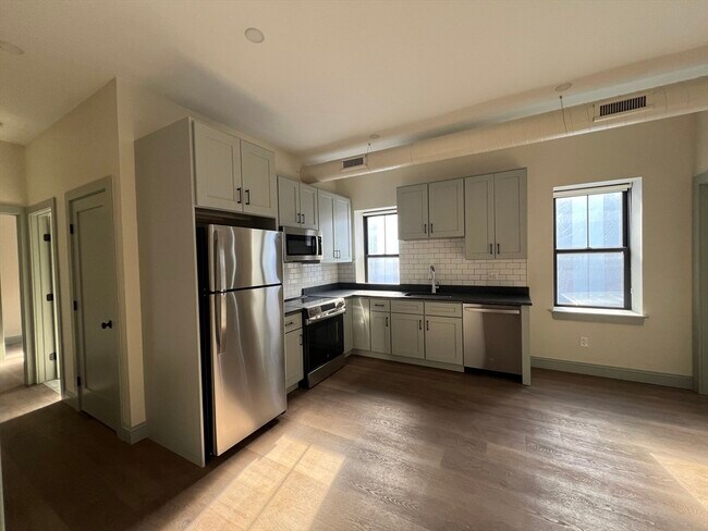 Primary Photo - 160 Seabury St