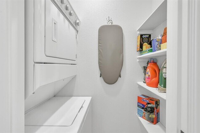 Building Photo - 207 Lakeview Terrace