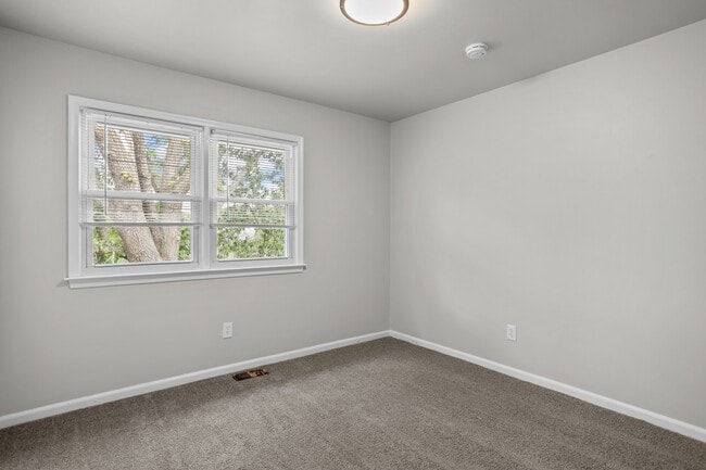 Building Photo - 913 Laredo Ct