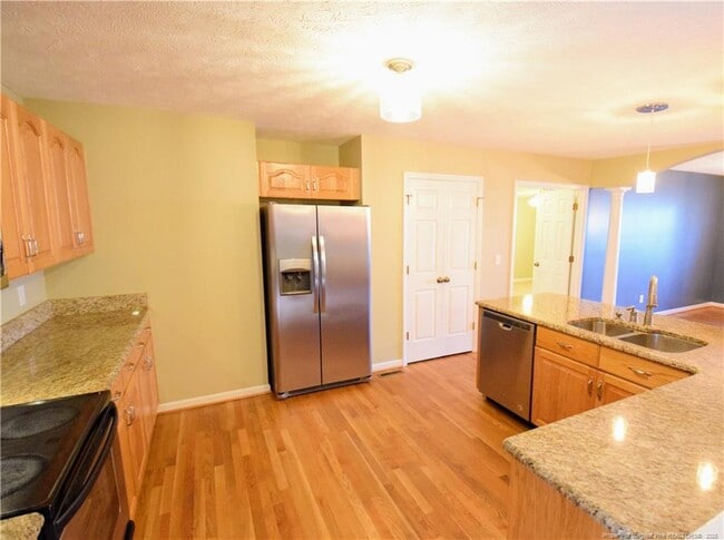 Building Photo - 42 Mayflower Ct