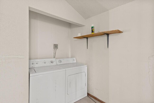 Building Photo - 926 Agua Caliente Dr