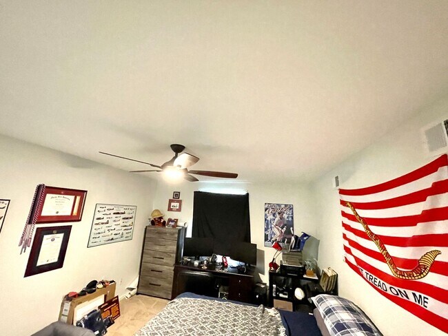 Building Photo - Rare, sought-after 5 bedroom home in Pembroke Meadows.