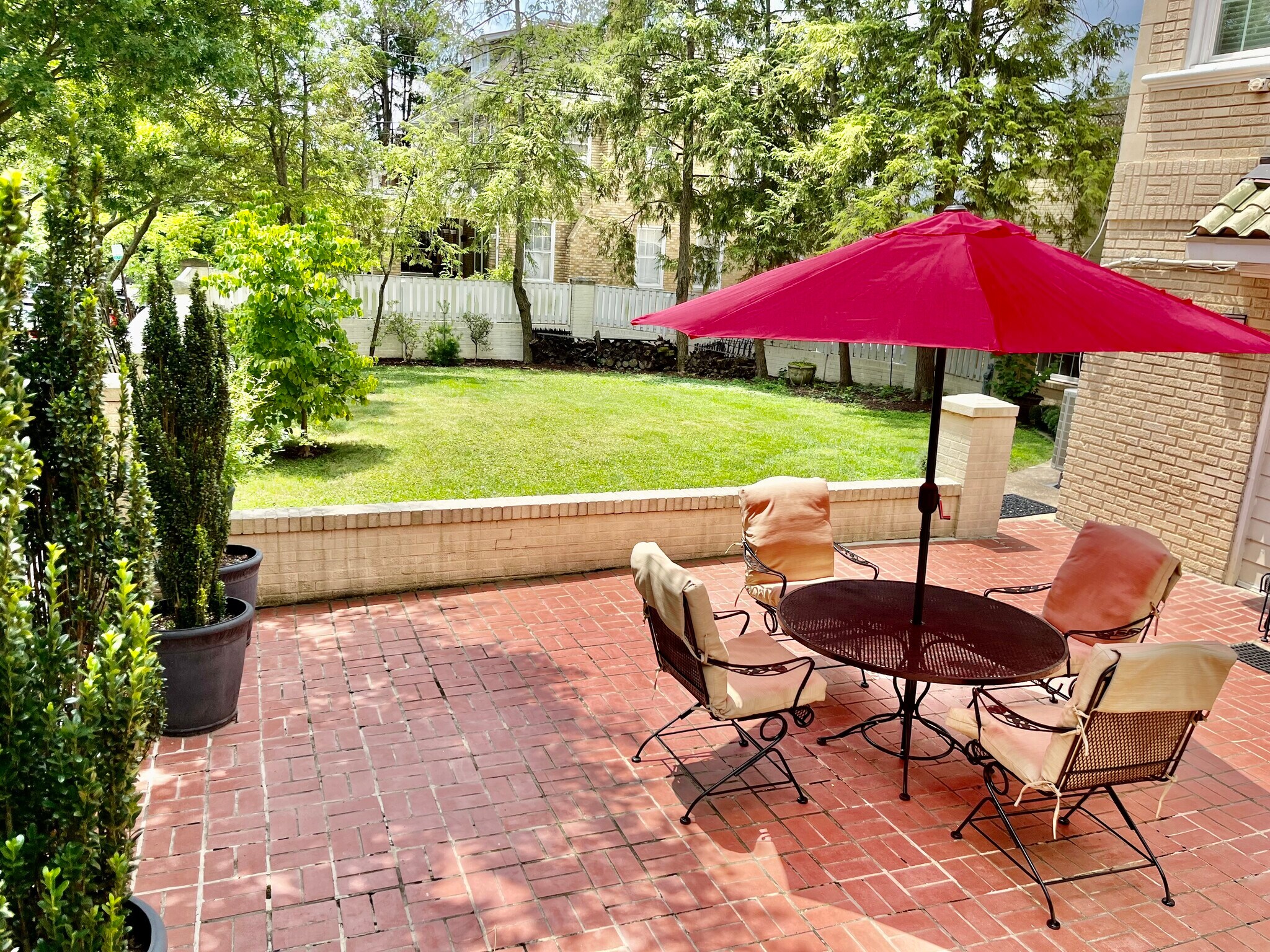 Building Photo - 3828 Cathedral Ave NW