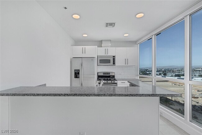 Building Photo - 4525 Dean Martin Dr