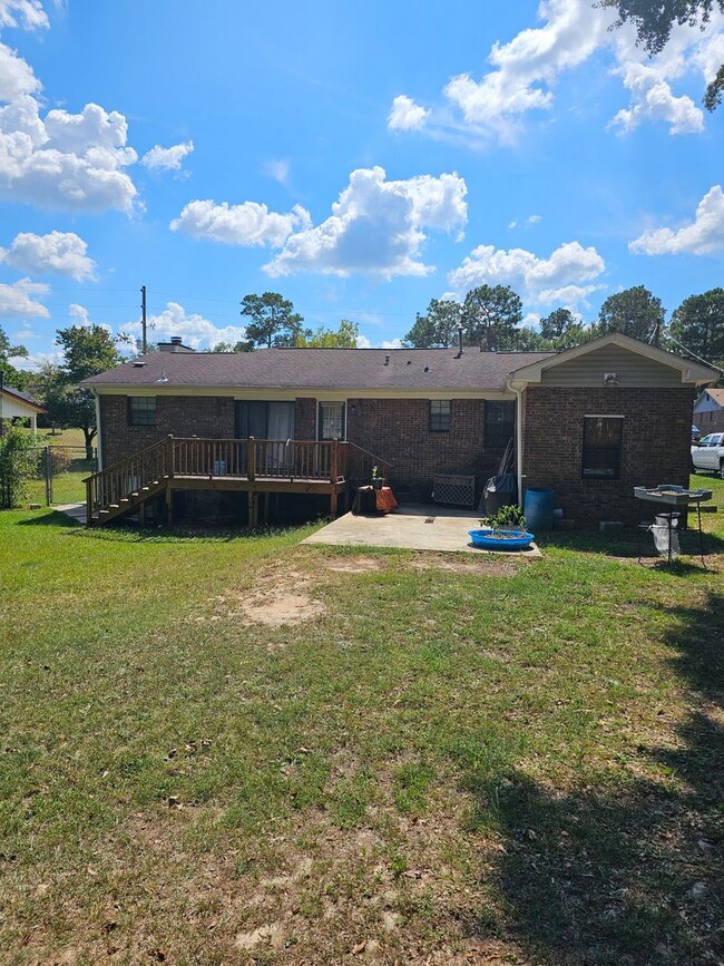 Building Photo - 3 BR Brick Ranch