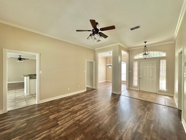 Building Photo - Stunning 3-Bedroom Home in Prime South Tyl...