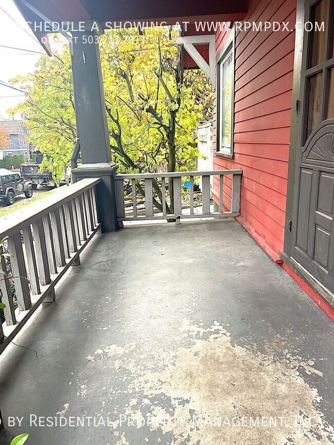 Building Photo - 214 NE Bryant St