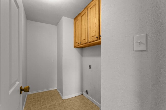 Building Photo - 6505 Towne Park Dr