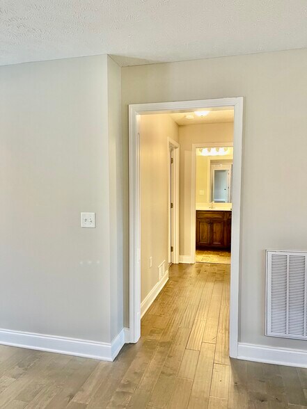 Building Photo - 362 Macer Ave