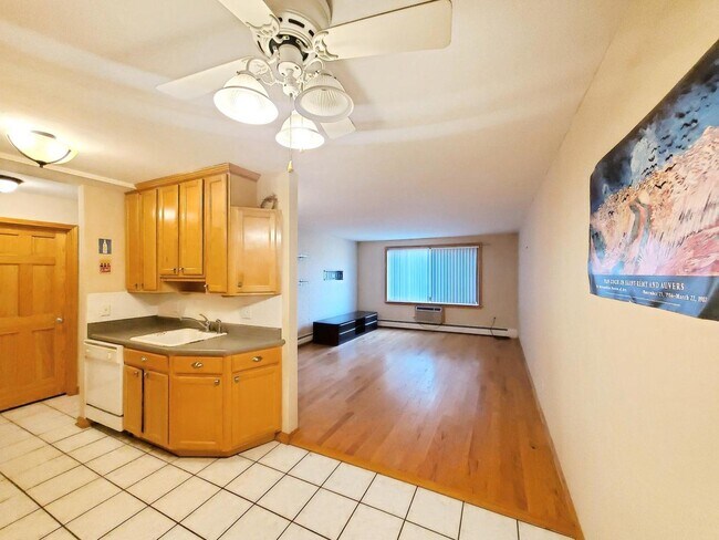 Building Photo - 1500 Robin Cir