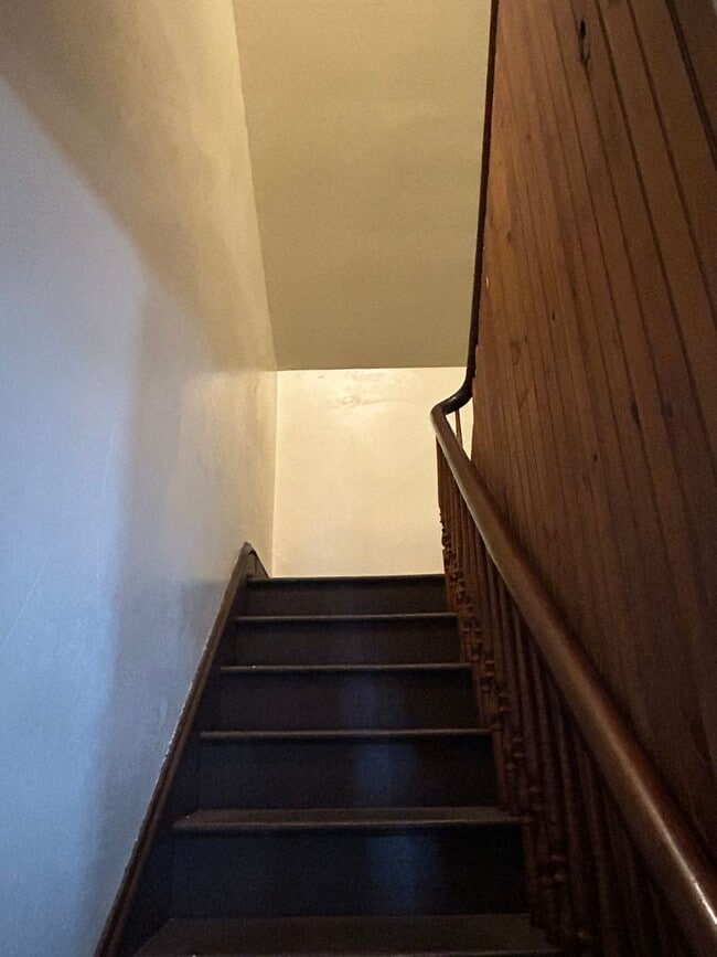 Building Photo - 475 W Market St