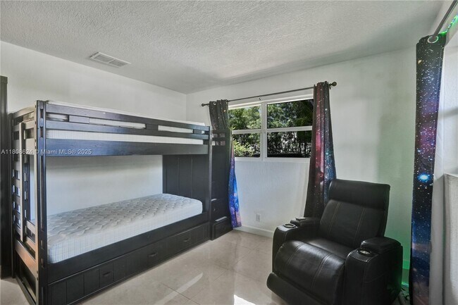 Building Photo - 3100 NE 56th Ct