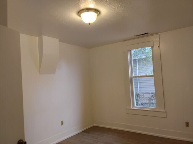 Building Photo - 1632 N Irving Ave