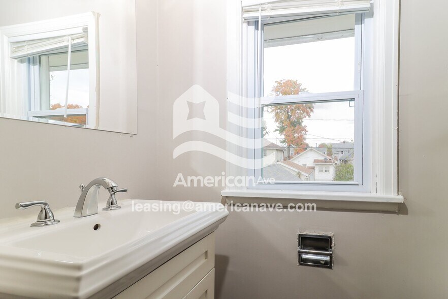 Building Photo - 617 Toronto Ave