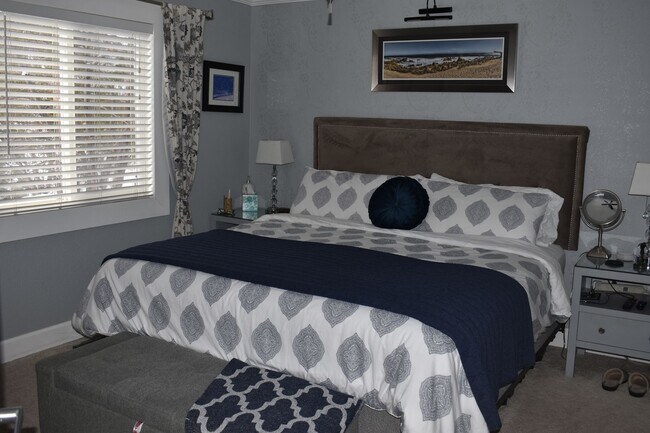 Building Photo - 1817 Tyler Ave