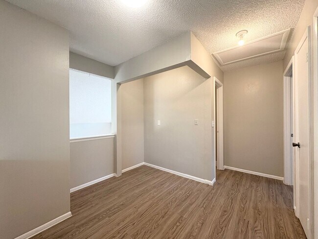 Building Photo - Fantastic 3 BR Lake Mary Home with vaulted...