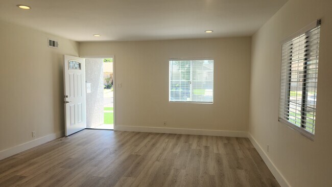 Building Photo - 18009 Bullock St