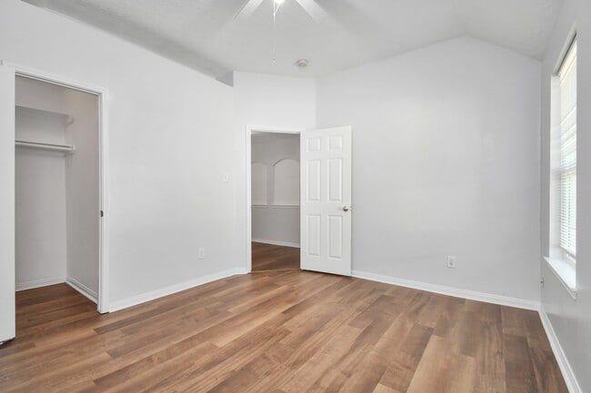 Building Photo - 15711 Rosewood Hill Ct