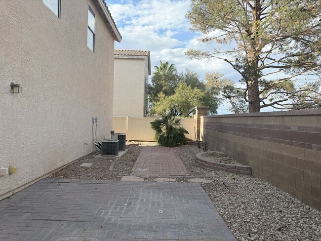 Building Photo - Single Family Home