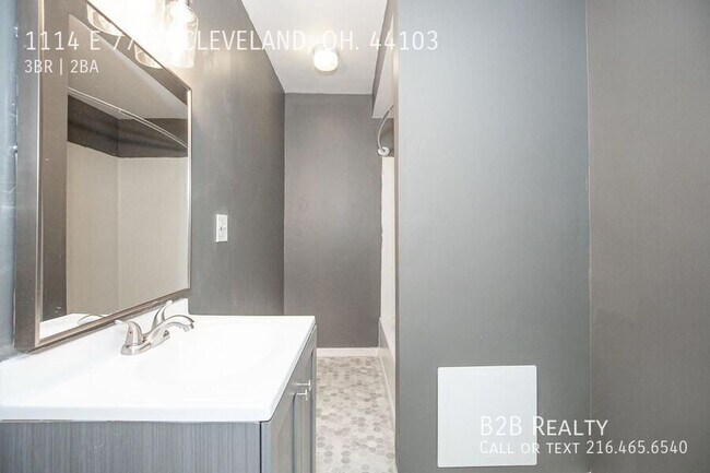 Building Photo - 1114 E 77th St