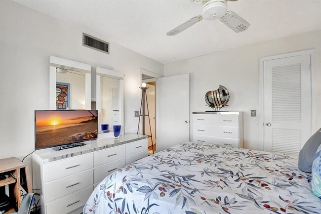 Building Photo - 4070 Tivoli Ct