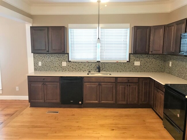 Building Photo - Beautiful 3 Bed 3.5 Bath House