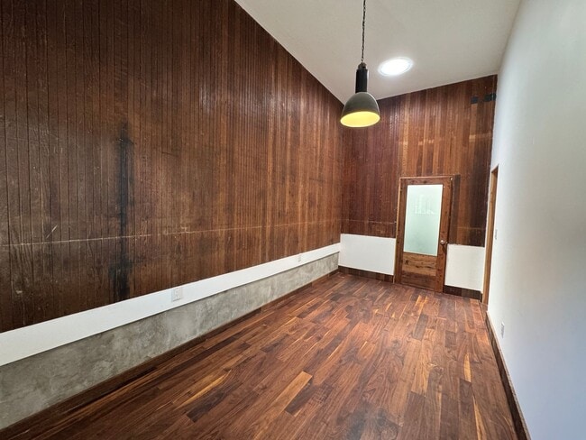Building Photo - Remodeled 3BR/2BA Oasis with Hot Tub, Saun...