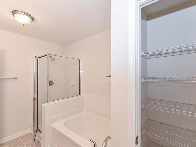 Building Photo - Charming 3BR Townhome in Raleigh