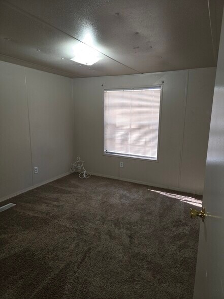 Building Photo - 8047 Mariner St