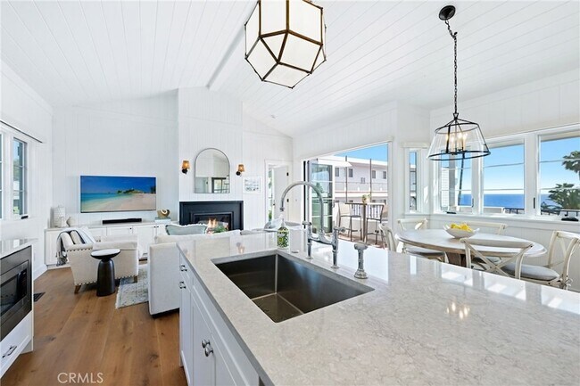 Building Photo - 360 Cliff Dr