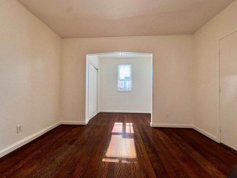 Building Photo - 711 32nd St