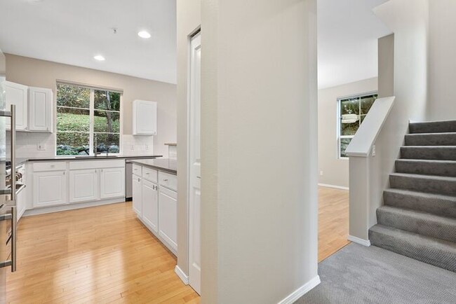 Building Photo - AIR CONDITIONED Townhome in Beautiful Summ...