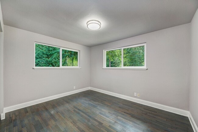 Building Photo - Shoreline Rambler 3 Bed 1 Bath plus bonus ...