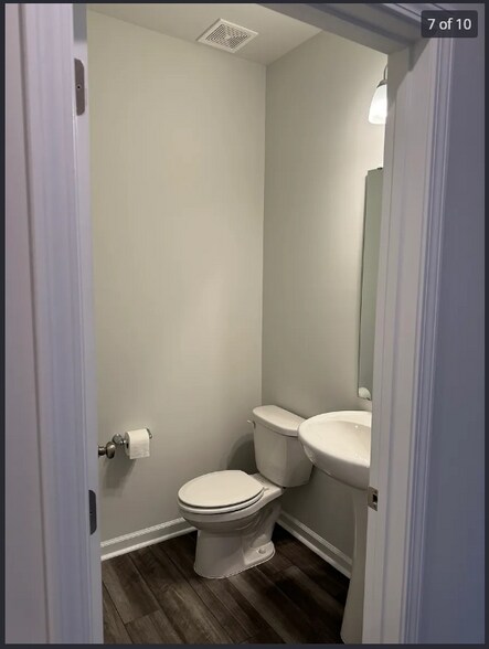 Building Photo - 874 McKenzie Pk Ter