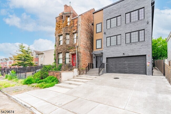 Building Photo - 129 Mt Pleasant Ave