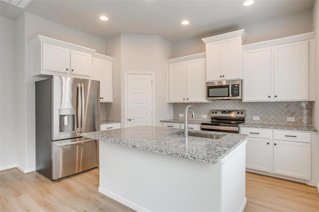 Building Photo - 6138 Lavanda Ave