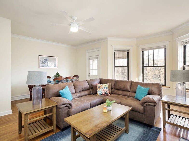 Building Photo - 5124 S University Ave