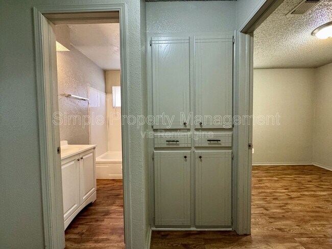 Building Photo - 4717 Creekwood Dr